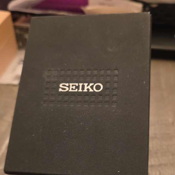 Seiko Silver and White Stainless Steel Ladies Watch - Picture 5 of 5